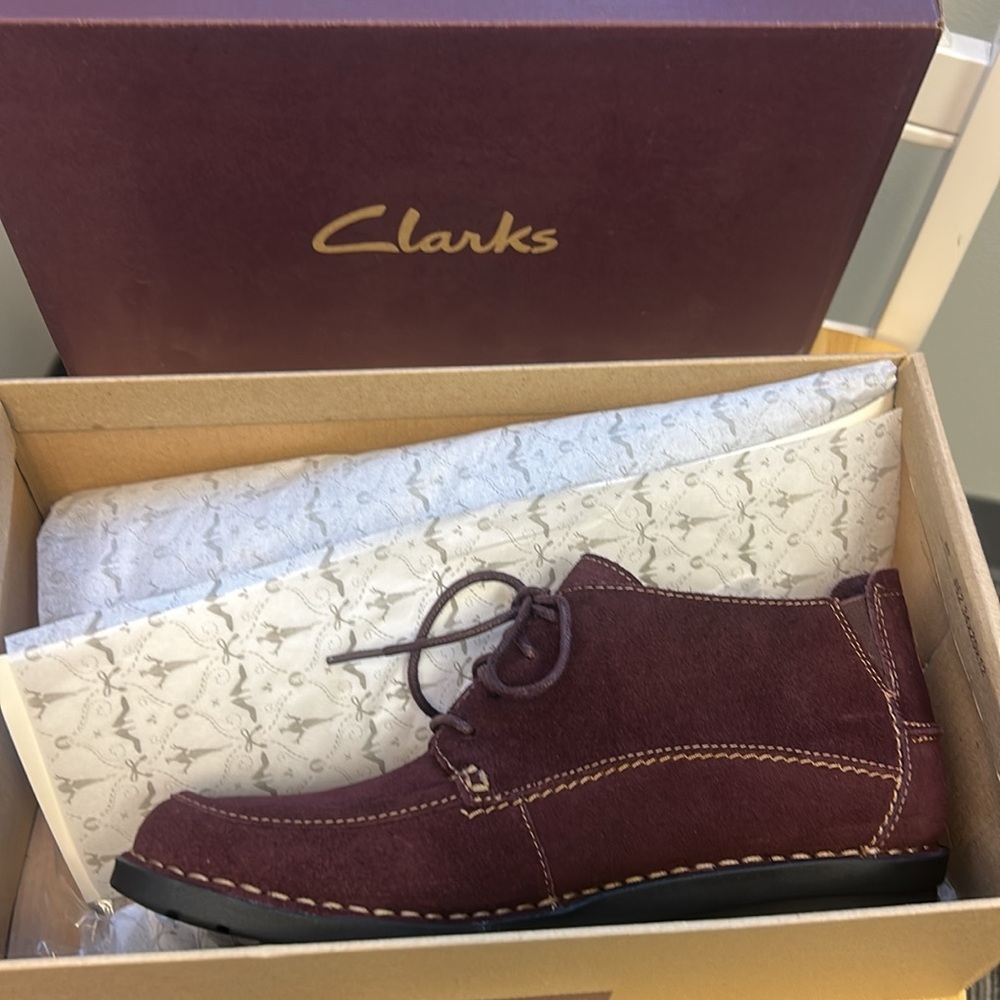 NEW Clarks Women’s Nikki Class Burgundy Suede Shoes Size 9